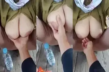 Dokumentasi Gadis Cantik Live Bersantai Kasur poster
