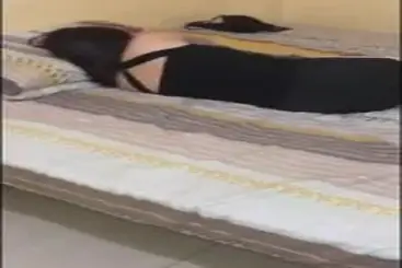 Gadis Cantik Pasrah Goyang Kasur Saat Tidur poster