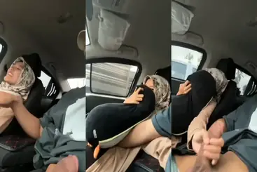 Ukhti Hijab Cantik Pasrah Servis Kasur Mobil poster